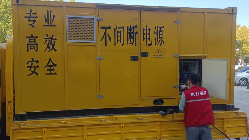 东方柴油发电机组和UPS电源配合使用时，如何避免切换过程中的电力中断？