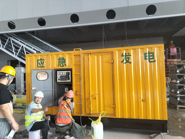 东方怎样判断空气滤清器是否需要更换？